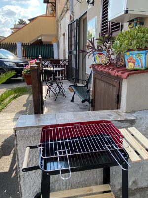 foto esterna barbecue di casetta matotta casa vacanze mondello palermo